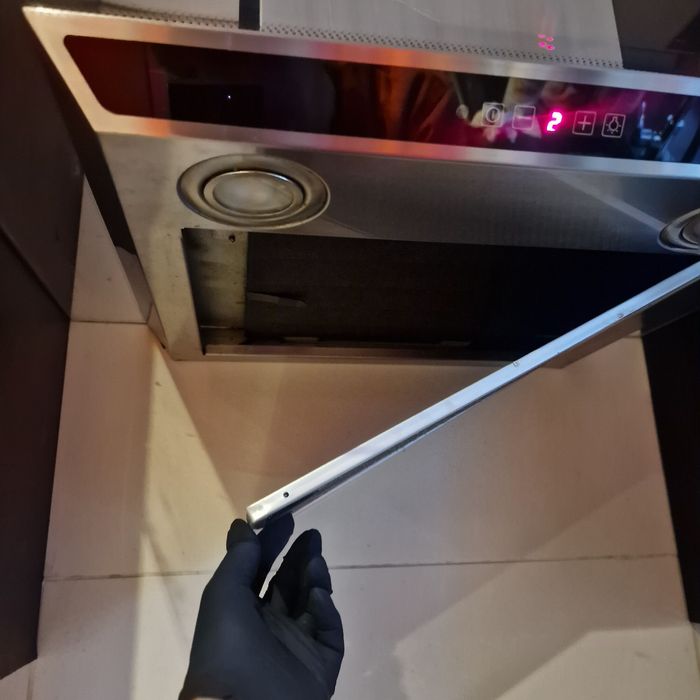 Okap kuchenny  metalowy  komin miejsce do przyczepienia magnesów