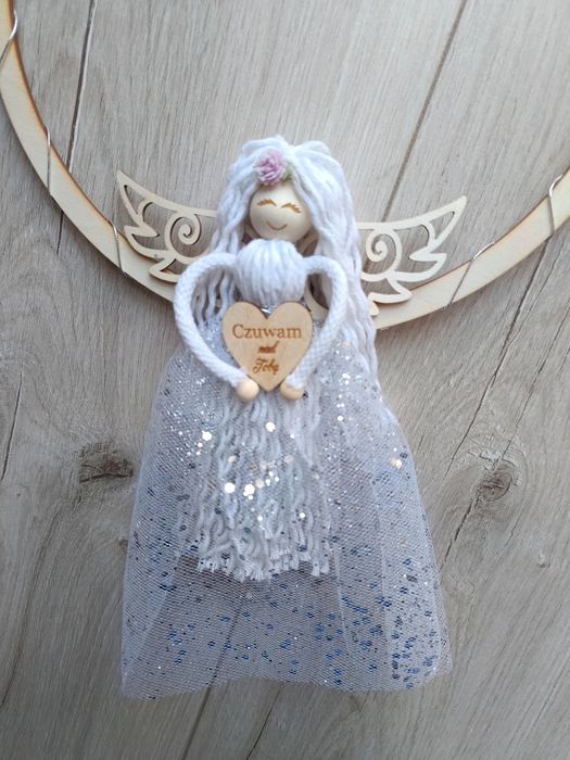 Aniołek z makramy wiszący komunia święta chrzest