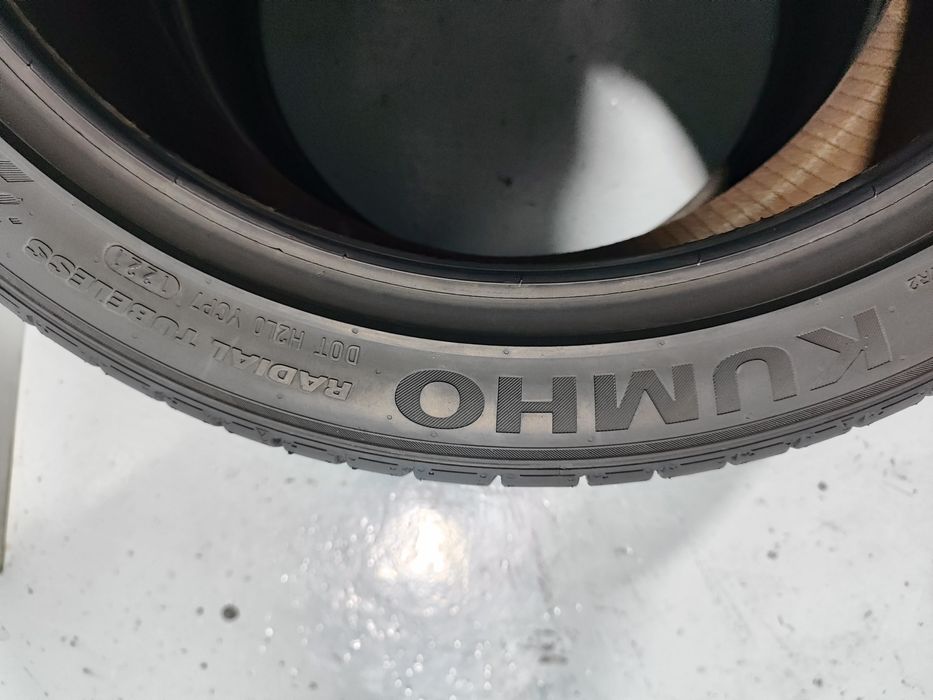 2 pneus semi novos 235-40R19 Bridgestone - Oferta da entrega