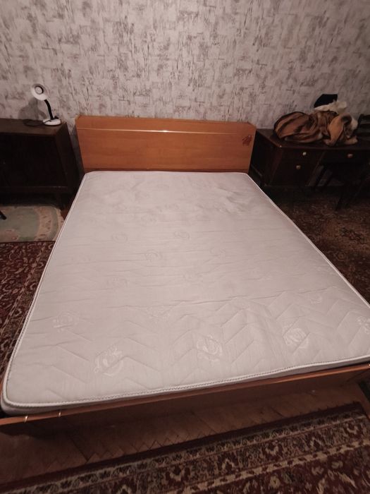 Кровать с матрасом