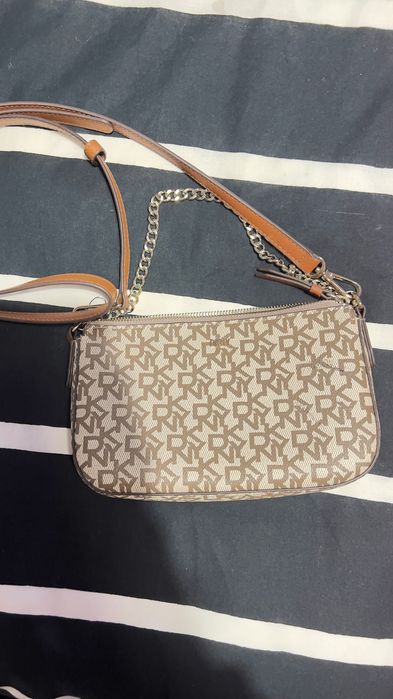 Bolsa DKNY e Guess