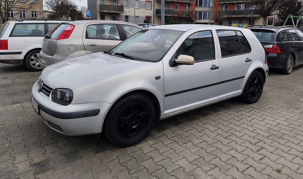 VW Golf 4 Benzyna 1.6 Oplaty 11.2026r,5Drzwi,Parctronic,Climatronic