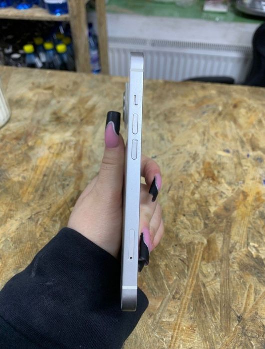 Продам Iphone 13