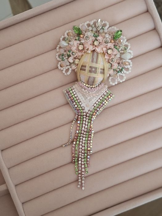 Брошка мотанка , тризуб