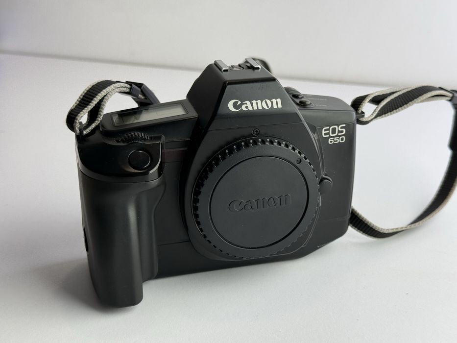 Продам фотоапарат Canon EOS 650