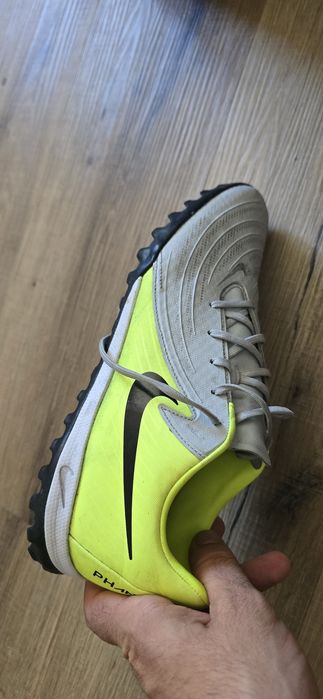 Chuteira Nike para relvado sintético