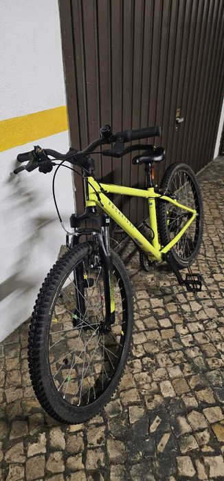Bicicleta criança roda 24, tem apenas 1 ano.