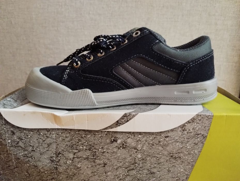 Nowe Buty robocze z noskiem bezpieczne opisal 40