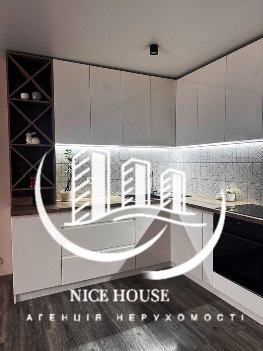 Продам дом в посёлке  Печенеги