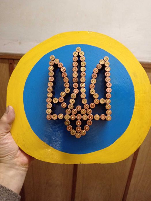 Державний Герб України із гільз.