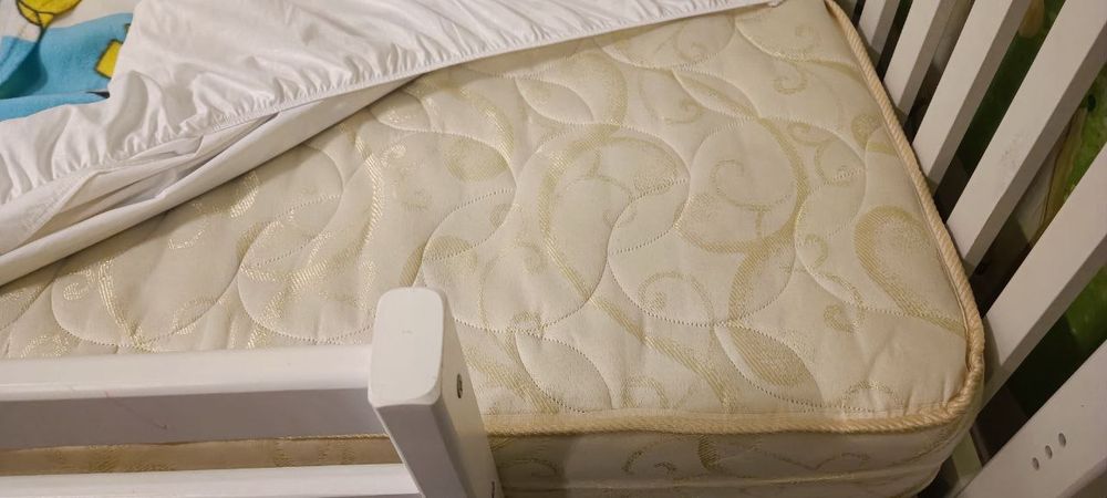 Дерев'яне ліжко  з матрацом 160*80см