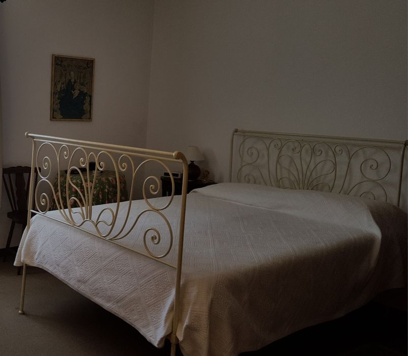Cama de ferro antiga
