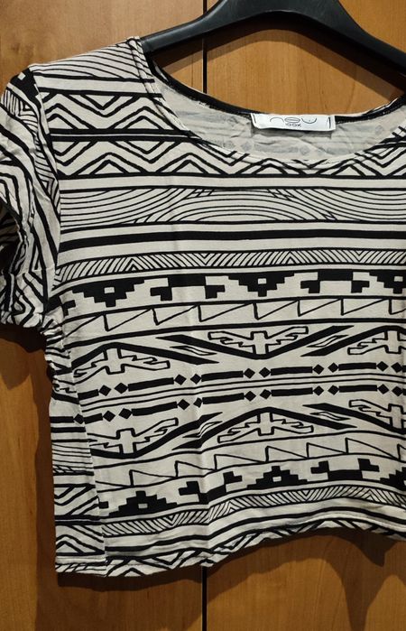 New Look Bluzeczka krótsza crop top r. 40