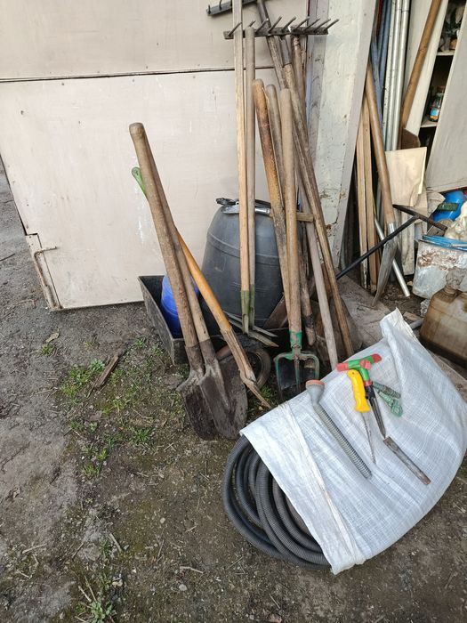 Садовый инвентарь.
