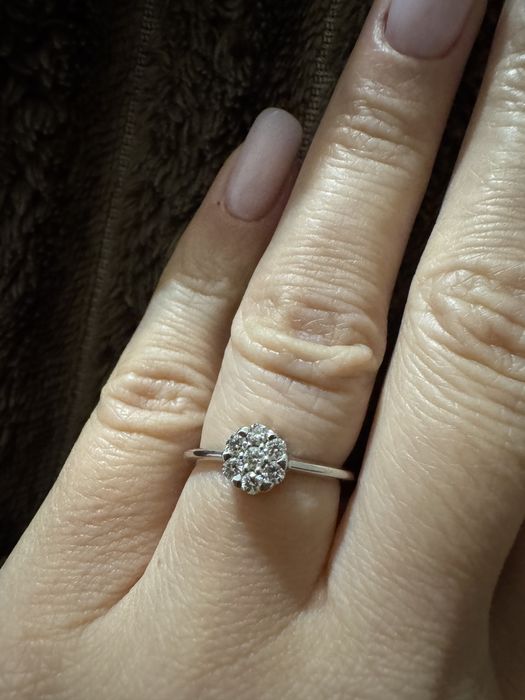 Золоті каблучки з діамантами