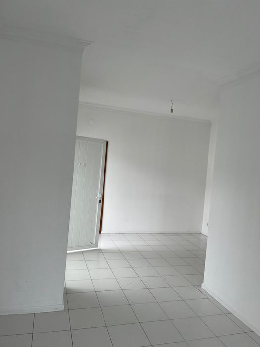 Apartamento T2, sito no lugar das Neves, Vila de Punhe