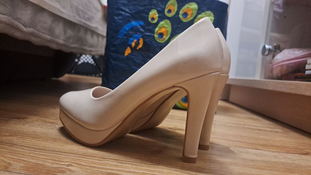 Buty lakierowane damskie