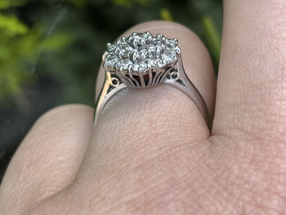 Pièkny pierścionek złoty 18k /Au 750 z Diamentami 4.87g