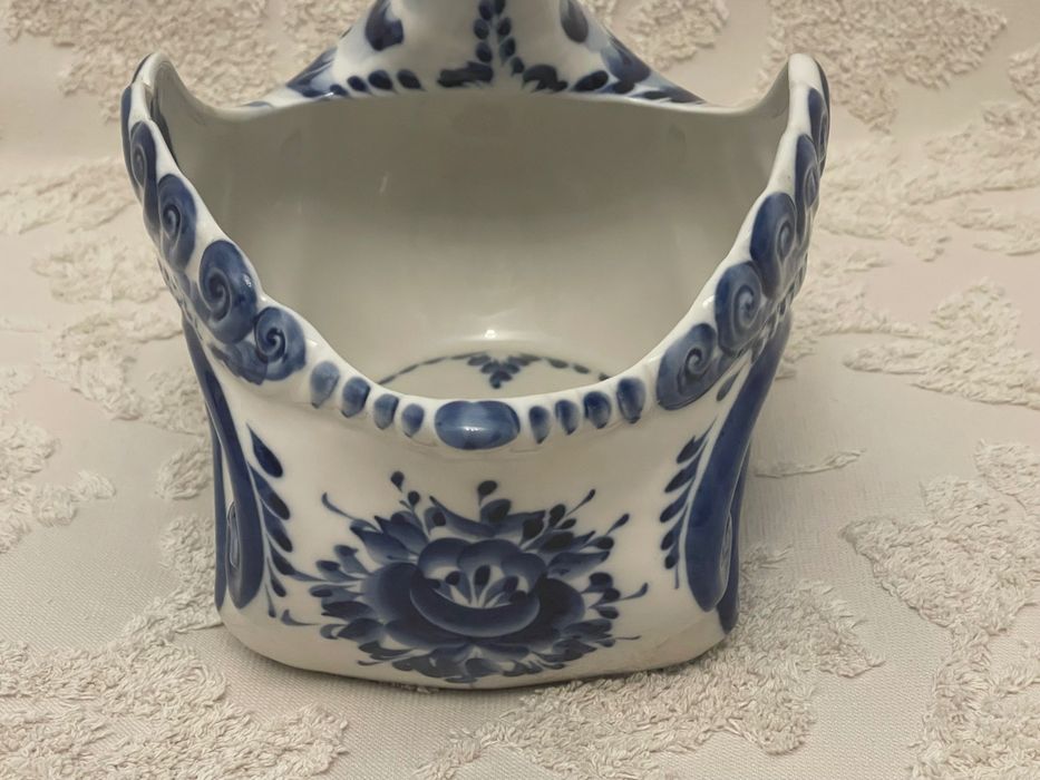 Гжель. Фарфор.. Статуетка. Статуэтка. Конфетнца. Фруктовница. Лебедь.