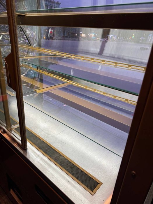 Кондитерська вітрина-холодильник