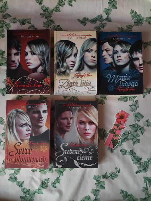 Zestaw książek Seria Kroniki Krwi 1-5 Richelle Mead plus gratis