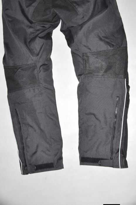 Літній мото костюм Buse 
В гарному стані без нюансів та запаху 
Повний