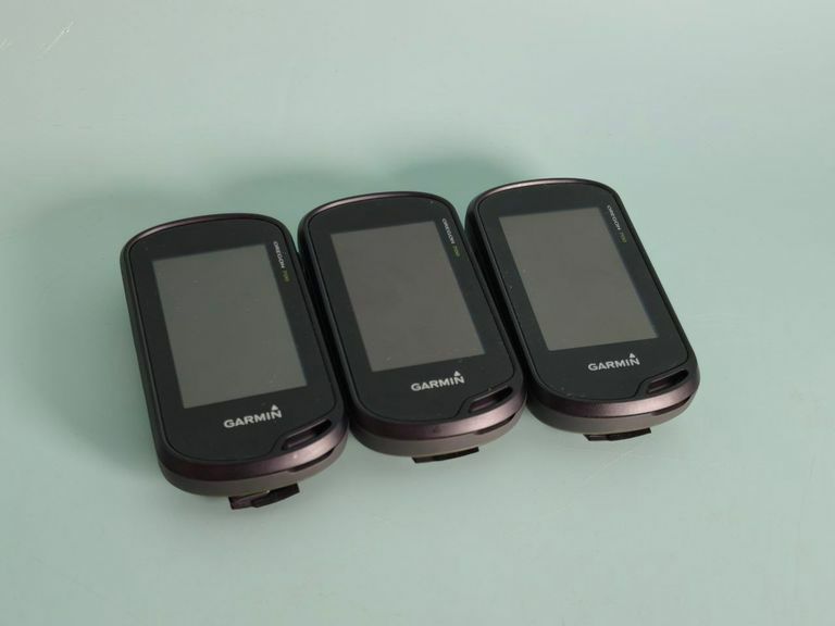 НАВИГАТОР GARMIN OREGON 700
Лот 3шт під відновлення, комплект на фото, немає задньої кришки, 1 не включається, 2шт зависа