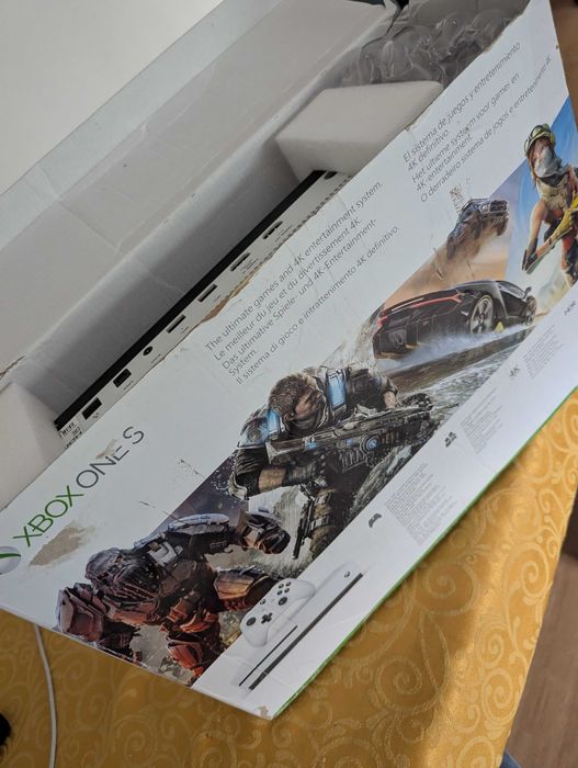 Xbox One S com Caixa, 1 TB