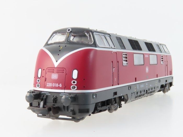 Тепловоз BR 220 DB Piko 59702 analog 1:87 HO