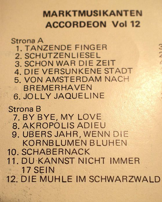 Muzyka na akordeon - trzy kasety w stanie bardzo dobrym