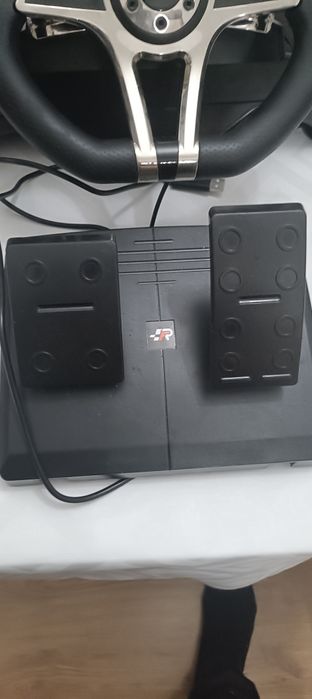 Volante PS4 + Gran Turismo – Pronto a jogar