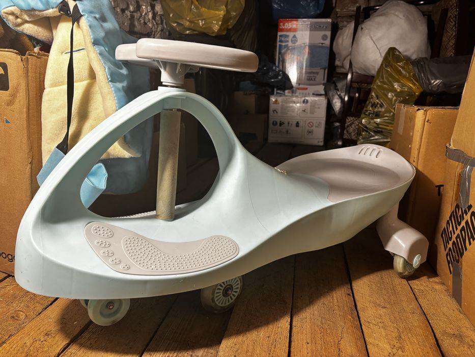 Samochodzik jeździk dla dziecka