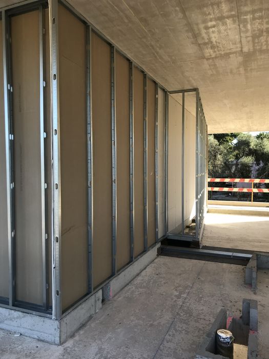 Trabalhos de pladur ( tecto falso , barramento e pintura )