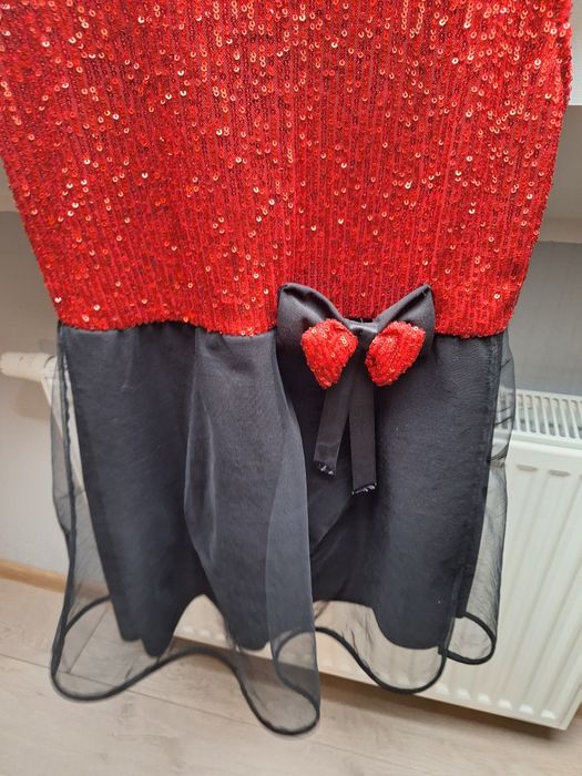 Sukienka dla dziewczynki czarna w czerwone  cekiny,  158/164