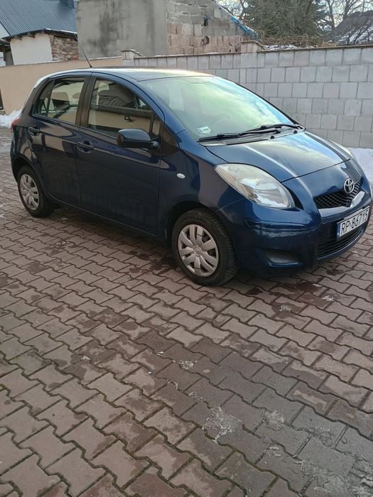 Toyota Yaris - polski salon