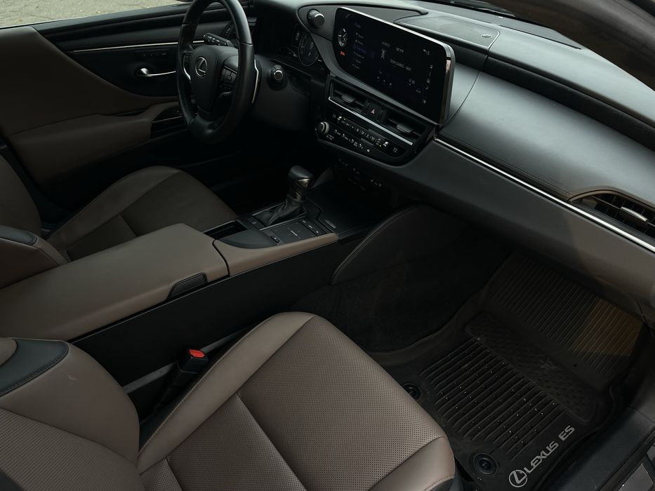 Lexus ES 250 полный привод 2022