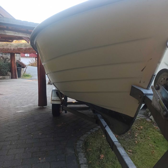 Łódz wędkarsko - rekreacyjna 4.9 m