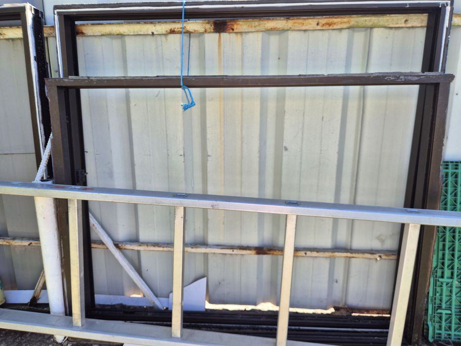 3 Janelas de alumínio + persianas