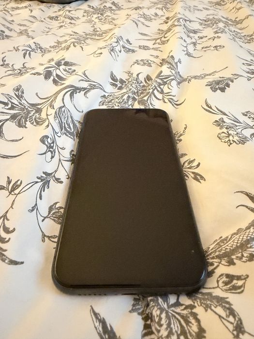 iPhone 11 – 128GB – Preto