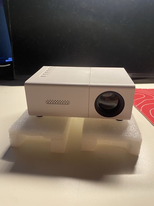 Mini Projetor (Com Caixa)