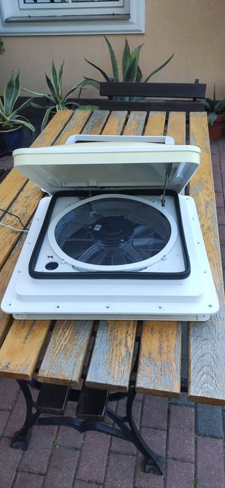 Wentylator , świetlik dachowy Dometic do przyczepy kempingowej lub kampera