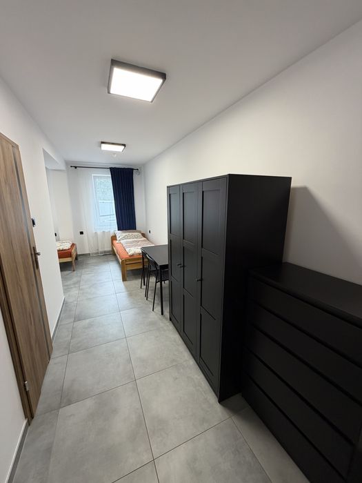 Studio 3-osobowe | Prywatna łazienka i aneks | Bez kaucji | Media w cenie | 2500 zł.