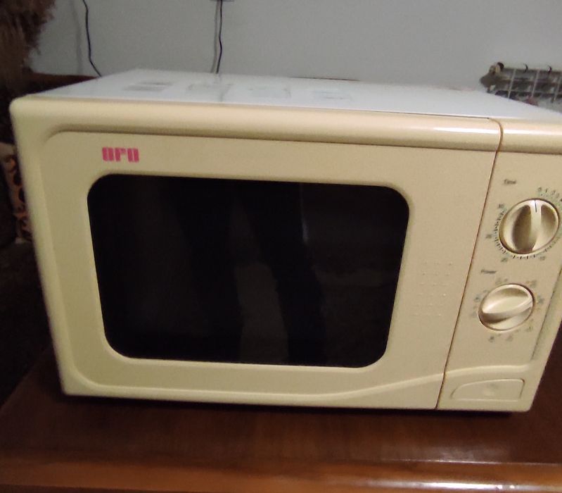Мікрохвильова піч ОРО