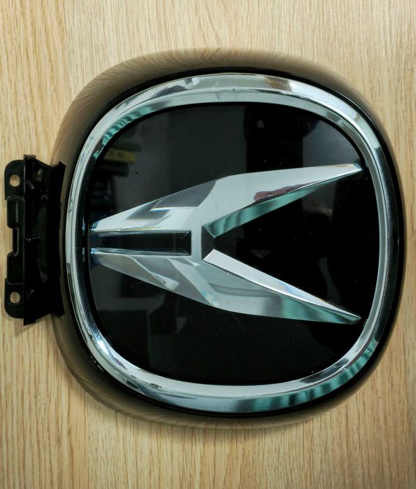 Хром передньої решітки зі значком 71170TJBA00 Acura RDX 2015-2018