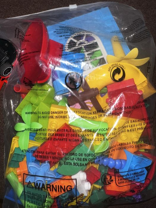 Столик і стільчик з констуктором