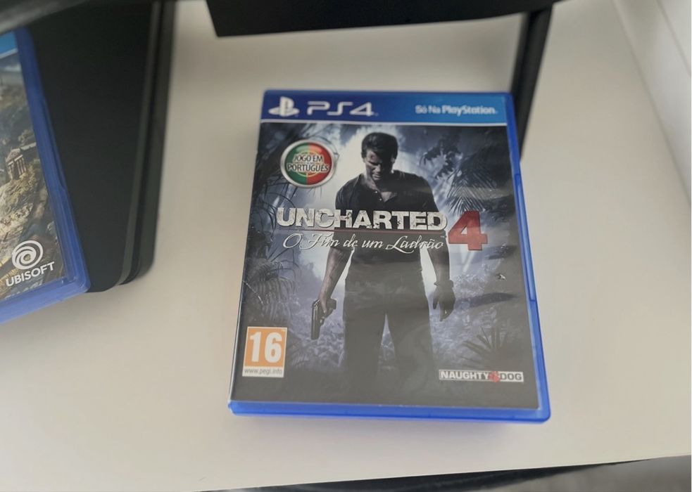 PlayStation 4 em perfeito estado de 1tb