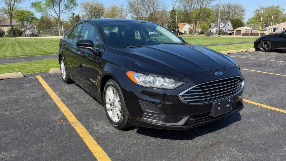 Ford Fusion Titanium Hybrid      2019