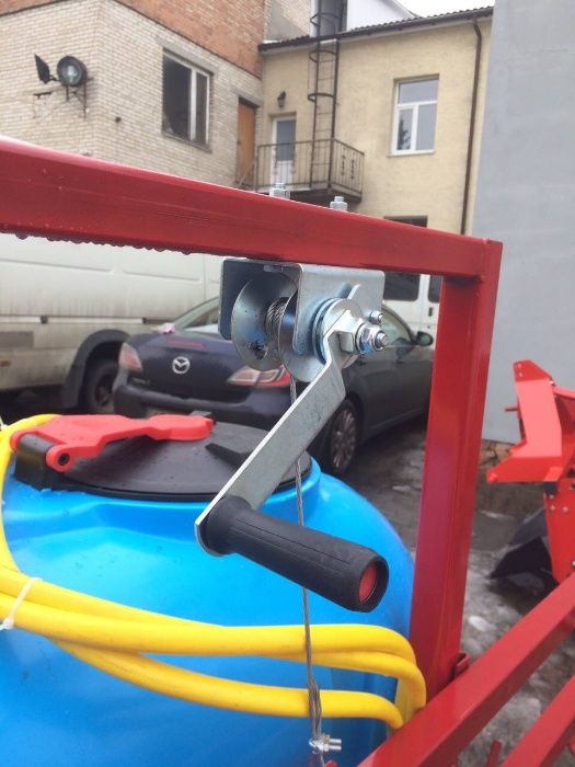 Оприскувач, опрыскиватель, на 300 л, є також інші розміри оп