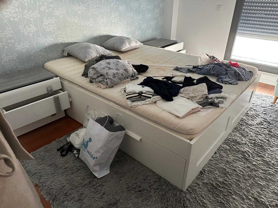Cama de casal branca - Ikea (com gavetas)