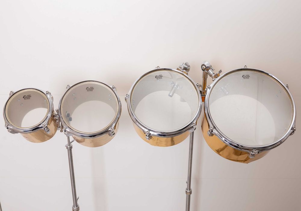 Tomy - bębny - AMATI 6" i 8" oraz 10" i 12" oraz dwa statywy  OKAZJA !